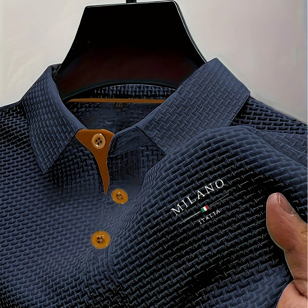 TROPPO VESTITO CON UNA CAMICIA. NON ABBASTANZA CON UNA MAGLIETTA. LA NOSTRA POLO RISOLVE IL PROBLEMA.